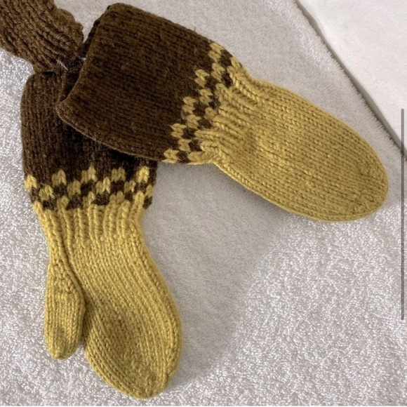 Vintage Handmade Brown Mustard Crochet Knit Winter Hat And Mitts Combo - Picture 3 of 11